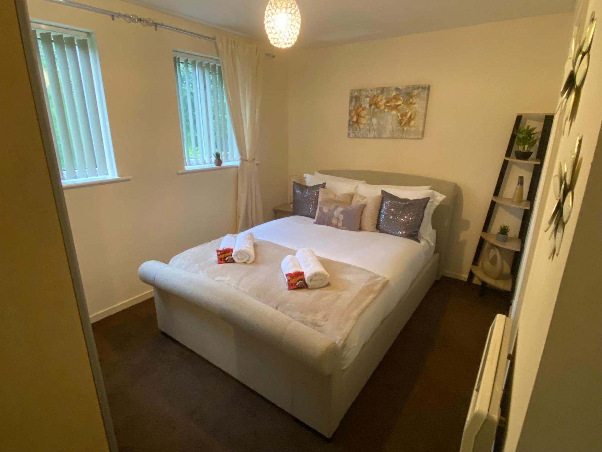 Lovely 2 Dbl Bed Apartment Near Heaton Park And North Manchester Hospital With Parking Exterior foto